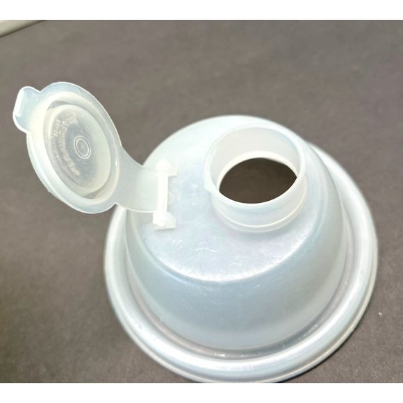 Vintage Tupperware 844-1 Shaker Cup with Lid 2 Cup Kitchen Gadget Yellow - Picture 3 of 7